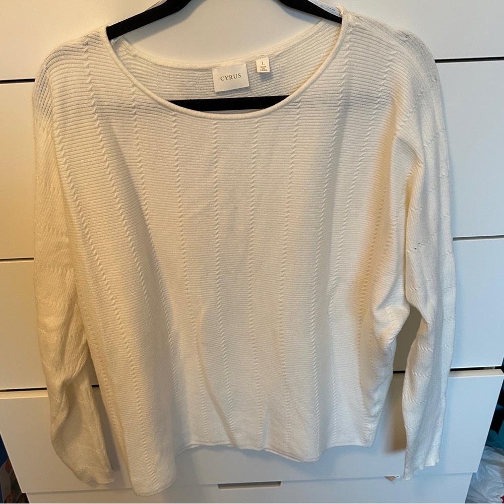 Cyrus White Knit Sweater Size Large